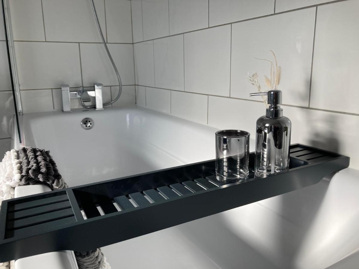 Cheshire Home Stays Crewe Bagian luar foto