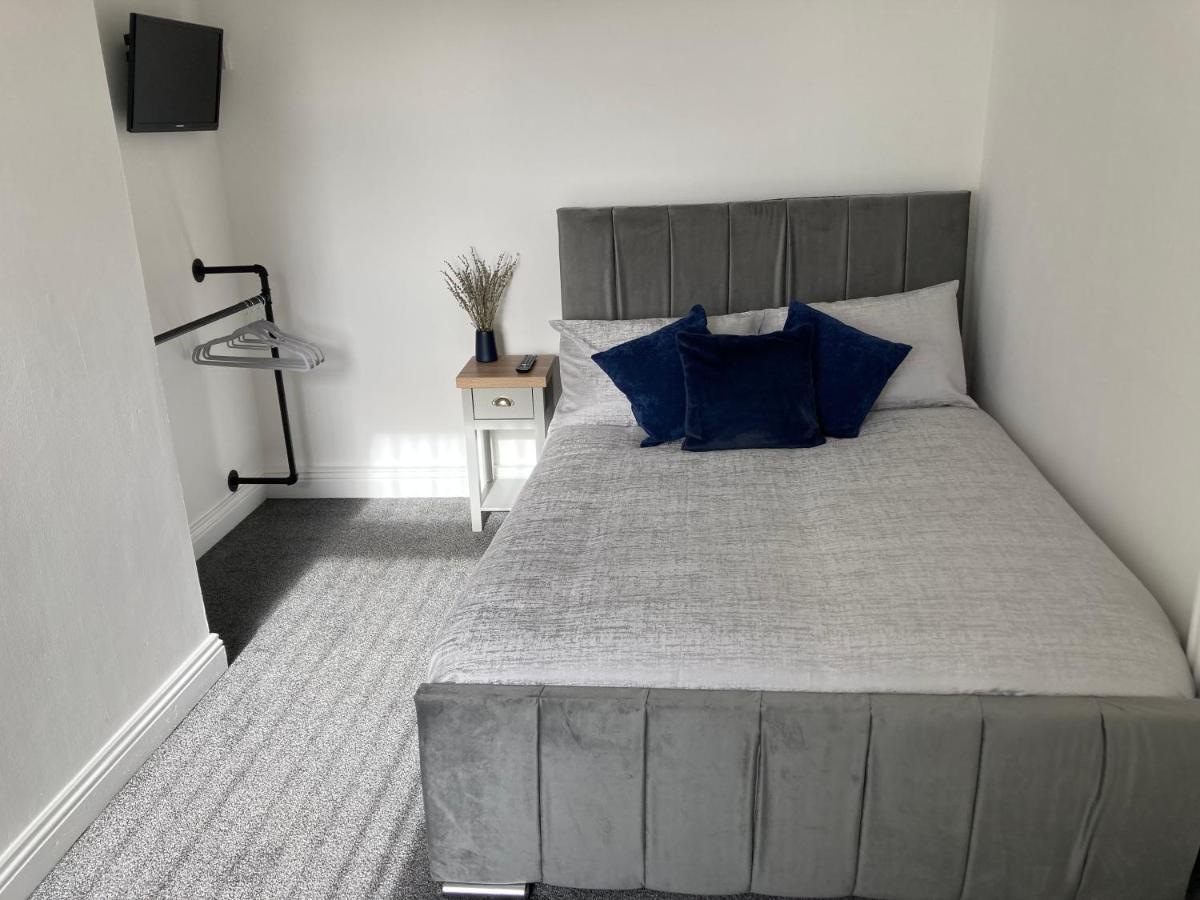 Cheshire Home Stays Crewe Bagian luar foto