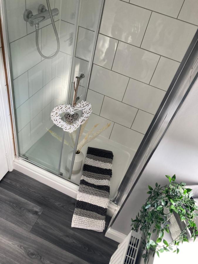 Cheshire Home Stays Crewe Bagian luar foto