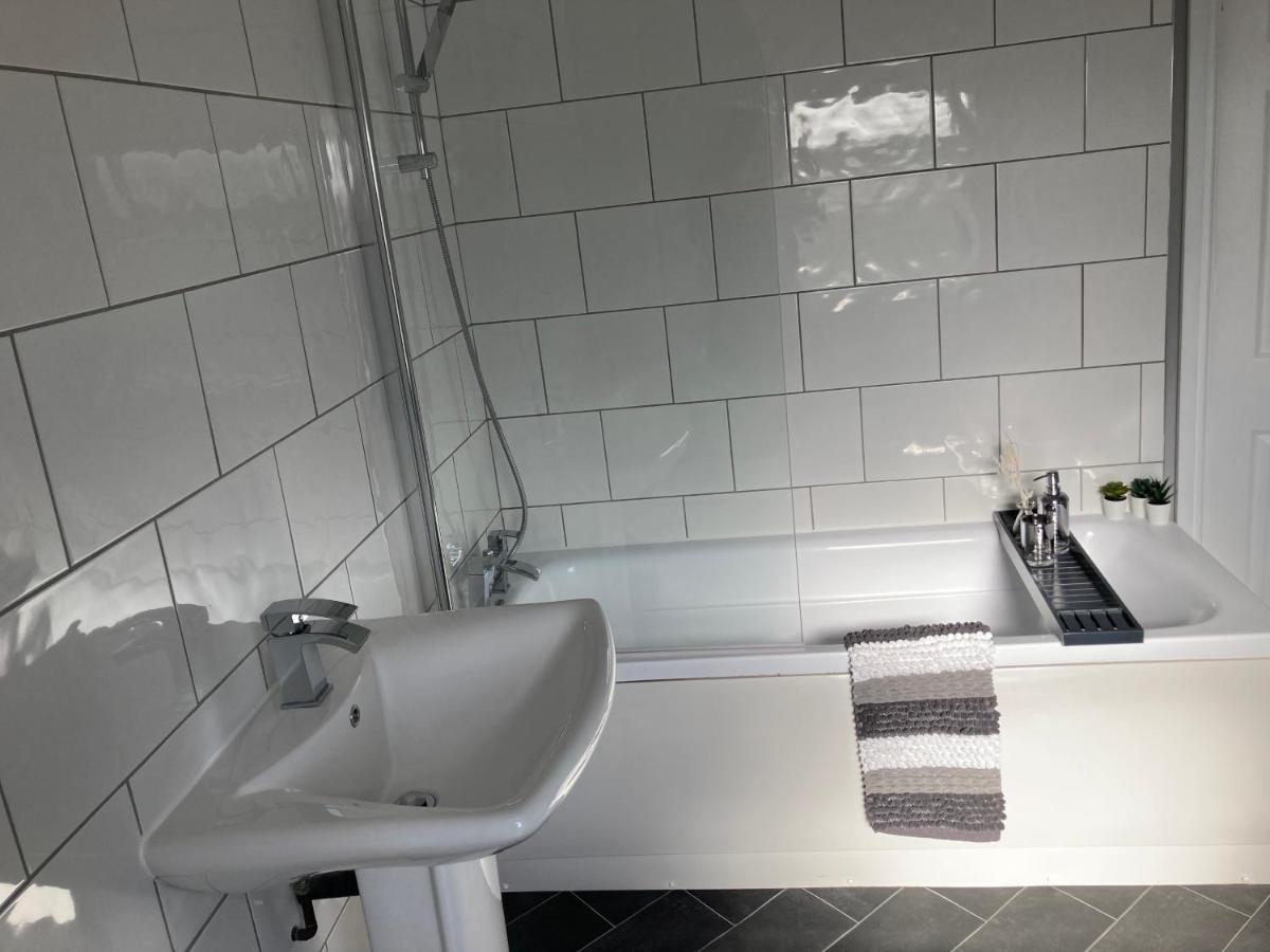Cheshire Home Stays Crewe Bagian luar foto