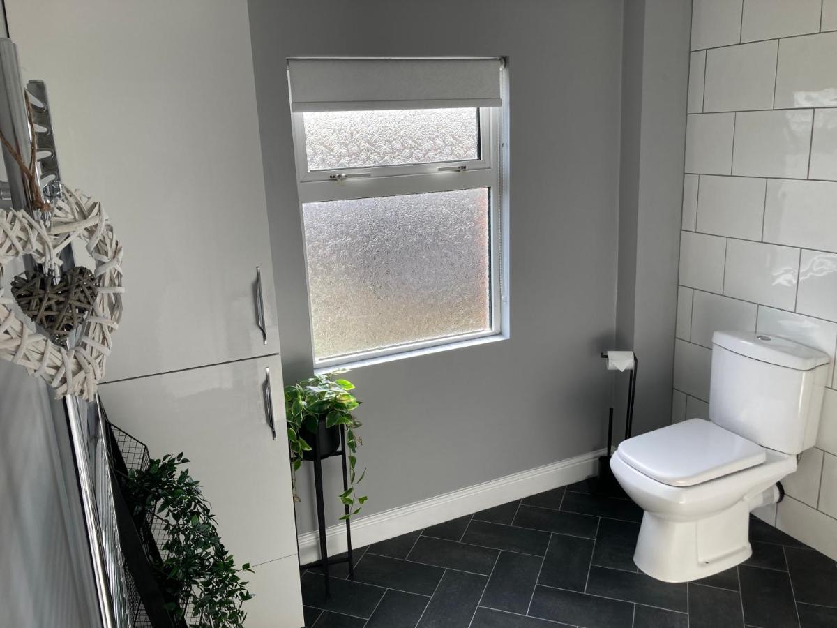 Cheshire Home Stays Crewe Bagian luar foto