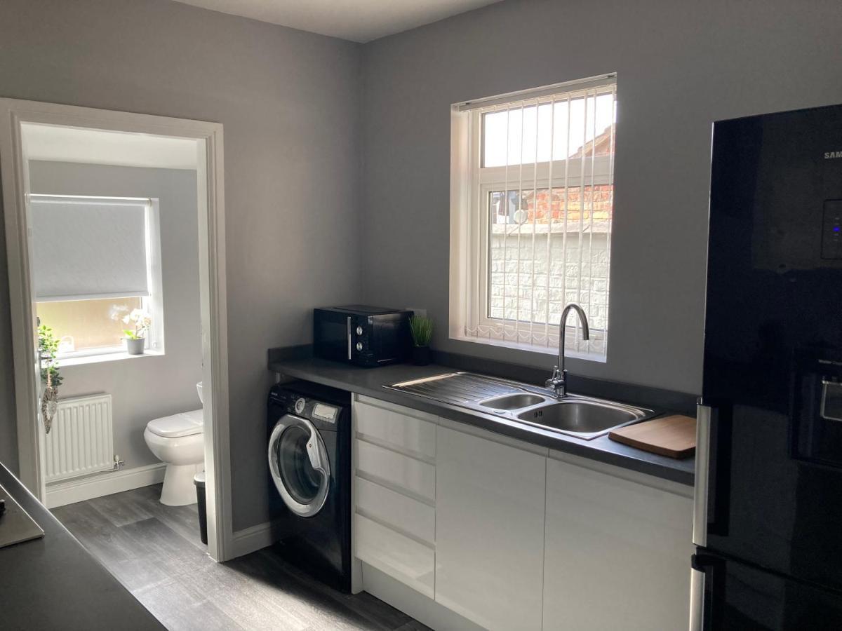 Cheshire Home Stays Crewe Bagian luar foto