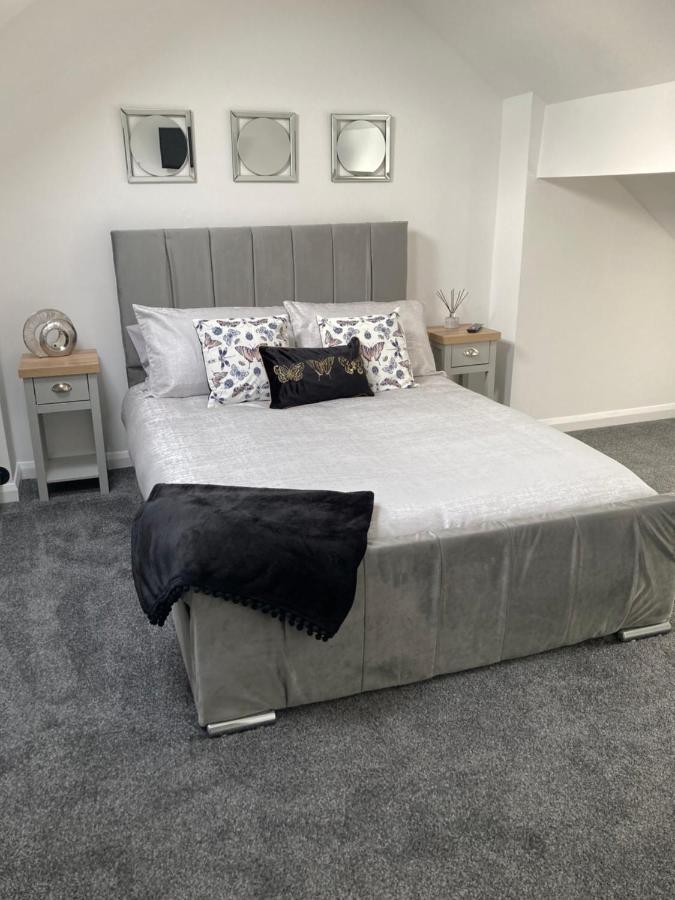 Cheshire Home Stays Crewe Bagian luar foto